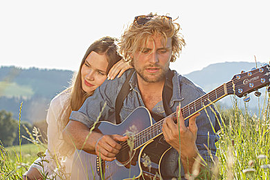 黄色软件免费下载3.0.3免费版：极速狂飙新纪元开放，街头赛车免费畅玩改装盛宴-2