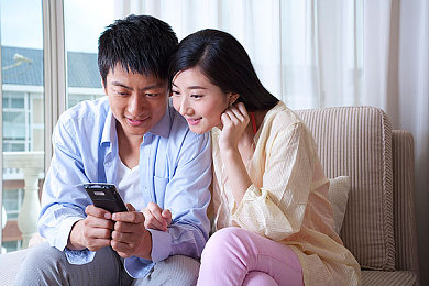 国产AV剧情片：引擎轰鸣中的情感共鸣，国产佳作融合深度叙事与自由探索