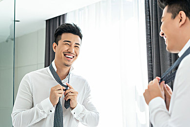 打扑克叫庝：极速牌局，策略狂飙，智控赛道的动态博弈