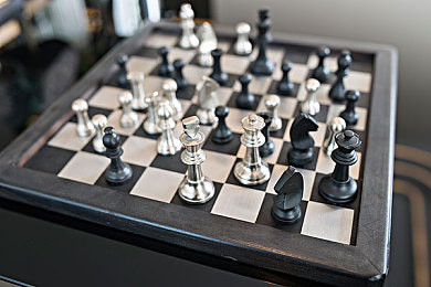 扑克牌又疼又叫：卡牌策略驾驭硬核赛车，全新游戏引爆速度与智谋对决