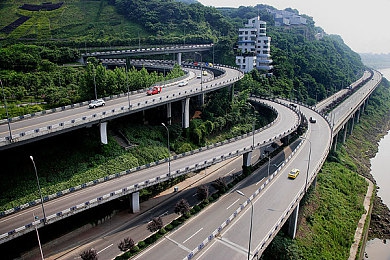 vivo黄色：极速幻影，驾驭色彩能量，冲破赛道极限