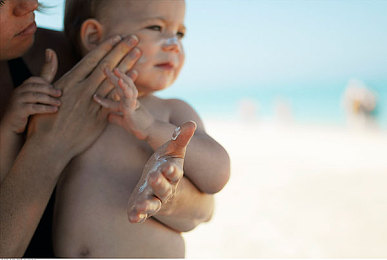 两女一男拔萝卜:巨型萝卜收获行动,团队协作驾驶新体验-1