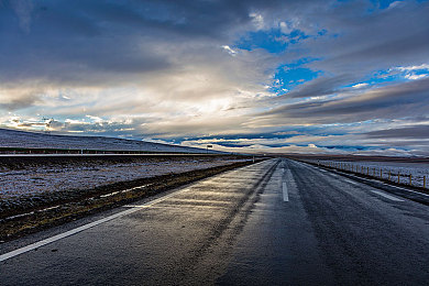 男女搞基软件：神经链接双人驾驶，同步心跳的竞速革命