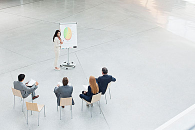 操B软件：极速征途，雨战风云与改装艺术的终极对决
