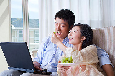 全彩里番：霓虹竞速新纪元，动态光影赛道点燃视觉狂飙-2