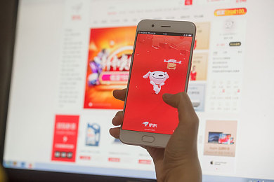 亚洲女人毛茸茸：极速毛绒革新竞速体验，动态光影定义街头狂飙新美学