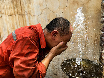 www黄：经典赛车改装文化复兴，街头竞速复兴版隐藏玩法全解析