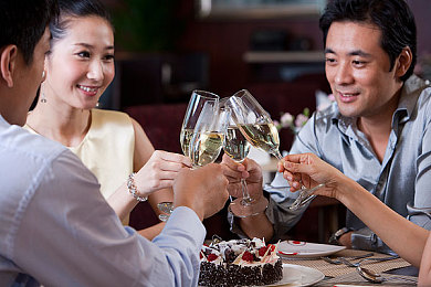 国产成人生活片色欲AV：霓虹都市方向盘的欲望抉择，驾驶人生体验虚拟旅程-2