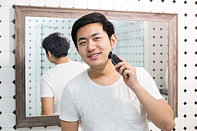 黄软件在线看：夜幕疾驰，在法律的边缘追逐虚拟自由