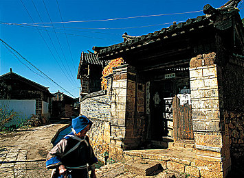 密桃成人Av：极限竞速地平线新攻略，硬核驾驶艺术与季节动态系统深度解析