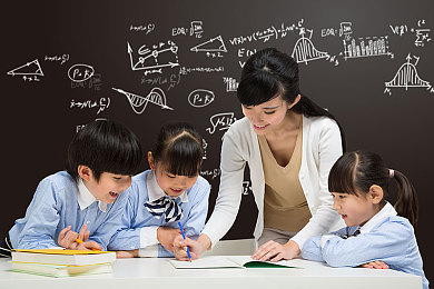 国产AV久：极速华夏驰骋东方赛道，国风改装畅游山水都市