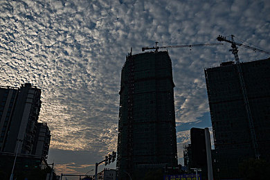 我与亲女洗澡时进去了：浴室镜中奇幻冒险，单亲父亲修复亲情裂痕的治愈之旅