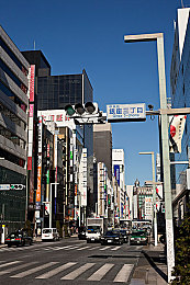 黄色正能量不良软:霓虹都市中叛逆飞驰的快乐信使-1