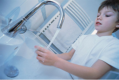 黄色成人App：霓虹夜飙新作上线，虚拟应用引领地下赛车狂潮-2