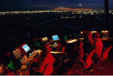 黑人Av：霓虹深渊，极速暗影中的街头涡轮诗篇