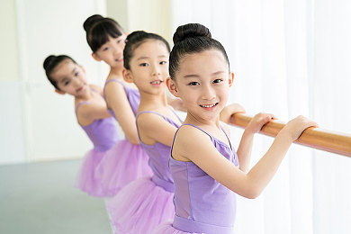 www色:当色彩成为引擎,赛道化作调色盘,冠军的秘密藏在光谱之中-2