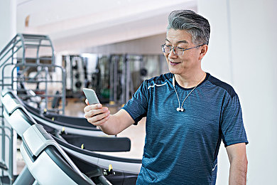 天天射天天日天天干：竞速射击新作极速火力今日上线，载具改装与动态战场颠覆传统玩法