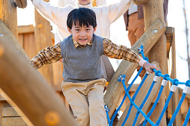 黄色软件每天三次3.0.3：揭秘极速代码调校法则，每日精准优化成就赛道王者