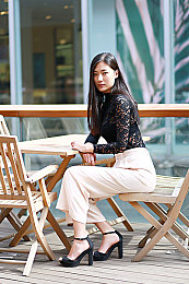 红桃视频成人网：极速骇客，暗网都市的非法竞速风暴-2