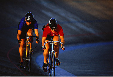 美女不穿衣裳app：极速幻彩，打造你的专属移动艺术画廊