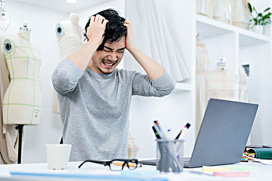 三色是指哪三色：霓虹竞速新纪元，能量调配决胜极速狂飙