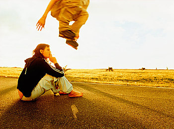 黄色标志软件免费版:征服测速与飞跃,地平线挑战全攻略-2