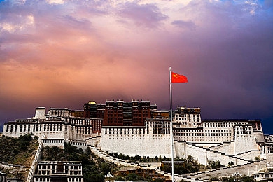 国产色情av：霓虹市竞速传奇，本土改装车文化的虚拟狂飙之旅