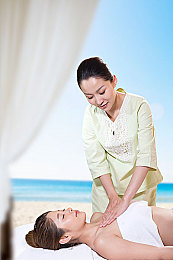 妖精动漫登录页面入口界面：穿梭幻境，极速跃迁的次元竞速之旅-1