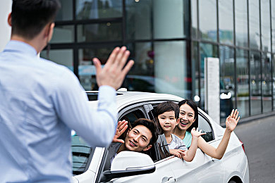 国产传媒成人影片：疾驰中国制造，真实赛道还原国产汽车进化之路