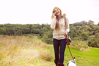 男男色情Gay魅男man：《极速狂飙：街头争霸》今日上线，深度刻画竞速世界中的男性羁绊与速度美学