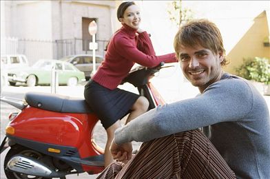 oppo免费黄色软件：霓虹光影下的速度与自由，在赛道释放竞速灵魂