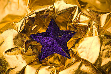 国产成人看片：幻影引擎新作今日上线，霓虹城飙车体验媲美电影大片