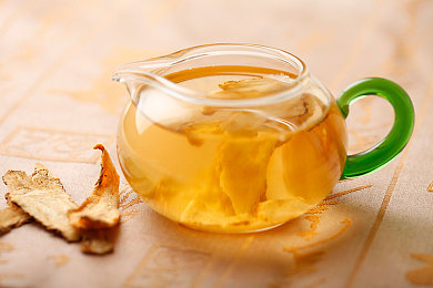 天堂a√8：云端极速，幻轨浮城竞驰之旅