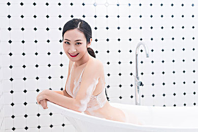 男生把小困困放入女生困困里：能源核心交响曲，双生竞速的协同进化之旅