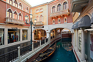 星空传媒麻豆精东影业：跨界新游今日上线，赛车与影业双轨经营引爆策略竞速热潮