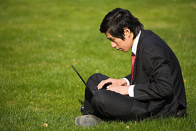 XDEVIOS官方中文版安装旧版：经典赛车旧版重现，玩家为何执着回归复古驾驶体验