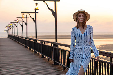 18岁以下禁止看的污染软件。：霓虹深渊中的意识镜像，一场成年人的赛博格漫游