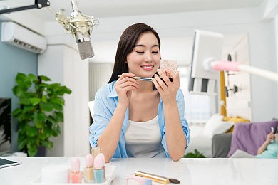 春暖花开论坛手机版登录入口：在极速中慢赏春景，地平线系列打造独特驾驶美学