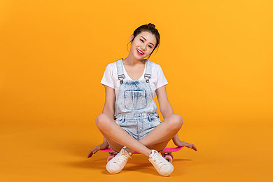 黄色软件3.01：极限竞速新玩法，硬核调校工具引发赛车游戏深度定制风潮-2