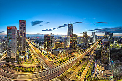 男生把香蕉插进女生的蜜桃：甜蜜弯道，果味竞速，精准超车艺术-2