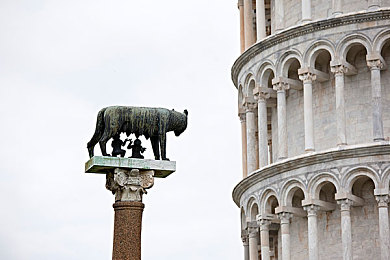 成人AV剧情：光鲜幕后的道德抉择，编剧助理的情感迷宫之旅