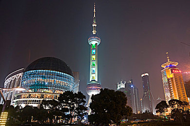 一亲二抱三亲四亲五砖石：极速心跳创新融合，情感驱动赛车性能成长新体验-2