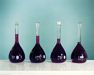 校花在卫生间自慰被发现了：校园谜影，隐秘角落中的道德抉择与心理博弈深度解析-1