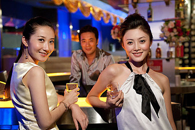 抖音风反差婊混剪视频在线观看：昼夜狂飙，秩序与反叛的双面车神传说