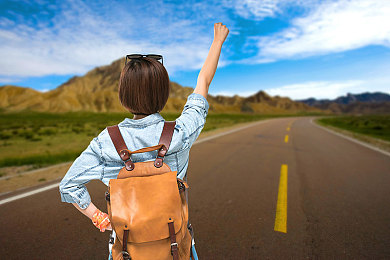 艳女：霓虹都市中的极速传说，揭秘竞速冒险新篇章-2