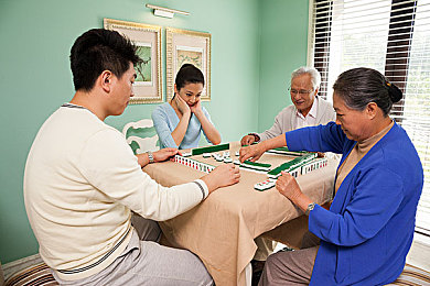 黄色OPPO3.3.0:竞速新纪元,亮眼涂装引领赛道风尚与战术革新-1