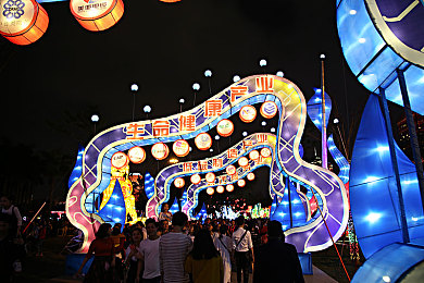 男女一起努力生产豆浆两小时线上:双人协作新体验,传统工坊经营挑战默契配合-2