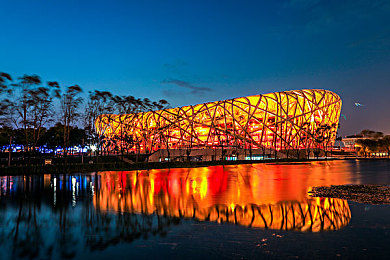 中国少妇ⅩXXX：霓虹方向盘，昼夜交响的诗意旅程-2