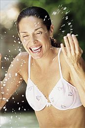 狼人访问紧急通知最新版2025年：极速狂飙暗藏身份，都市夜幕上演飞车追猎