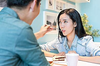 男女叉叉软件：极速匹配新玩法，社交赛道双引擎驱动竞速乐趣